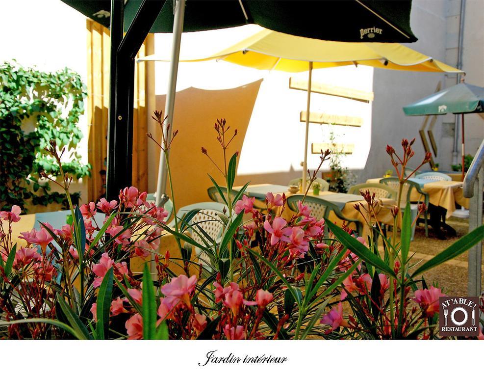 Logis Hotel Restaurant La Boule D'Or Chinon Exterior foto